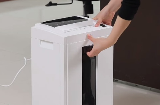 01 Deli ET051 kağıt parçalayıcı