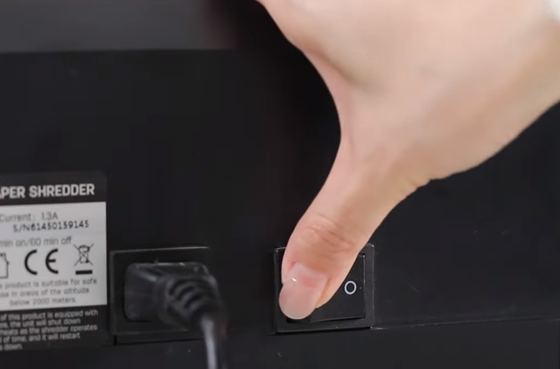 01 Deli E14400 kağıt parçalayıcı